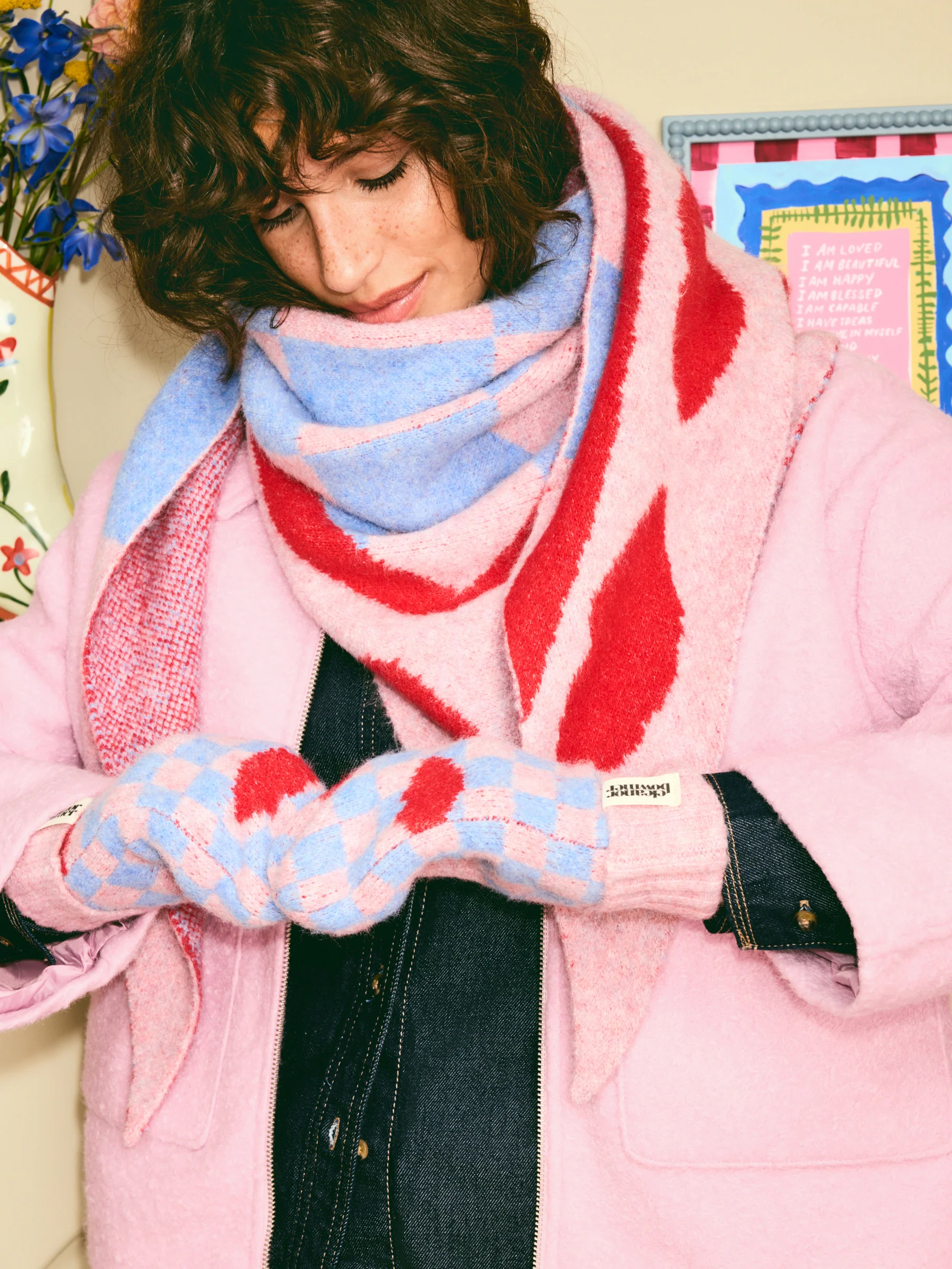 Checkerboard Lips Mittens - Image 3