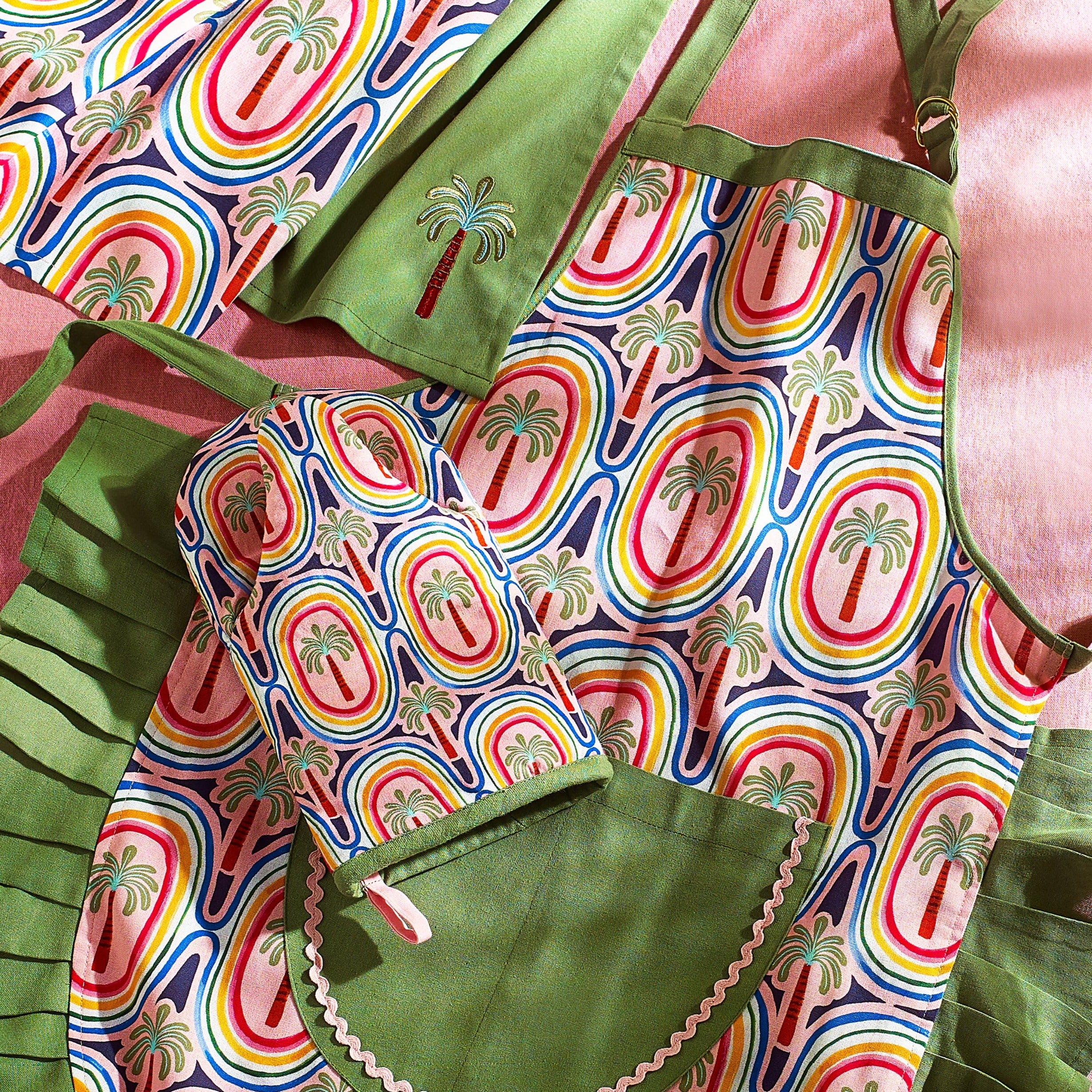 Electric Coast Palm Tree Oven Glove - Image 3