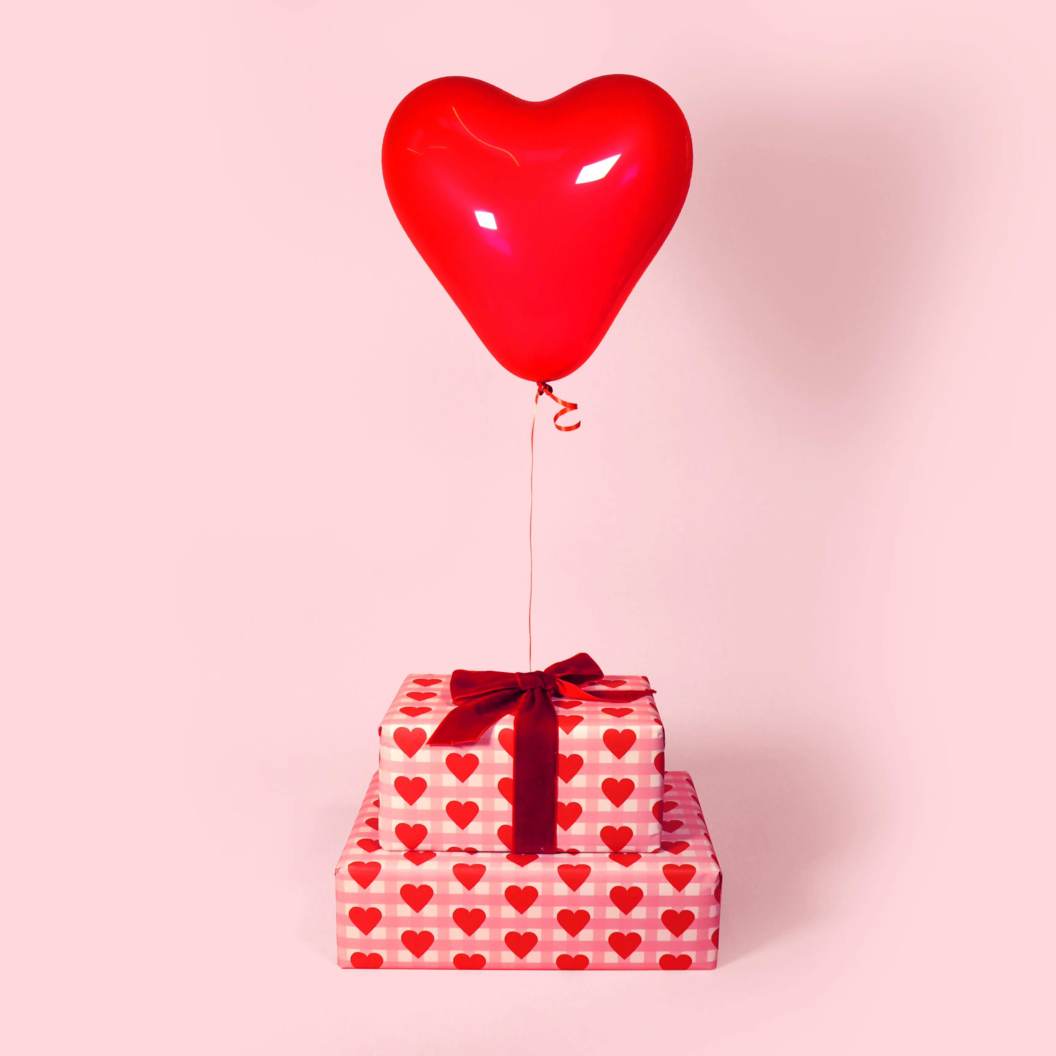 Gingham Hearts Gift Wrap - Image 3