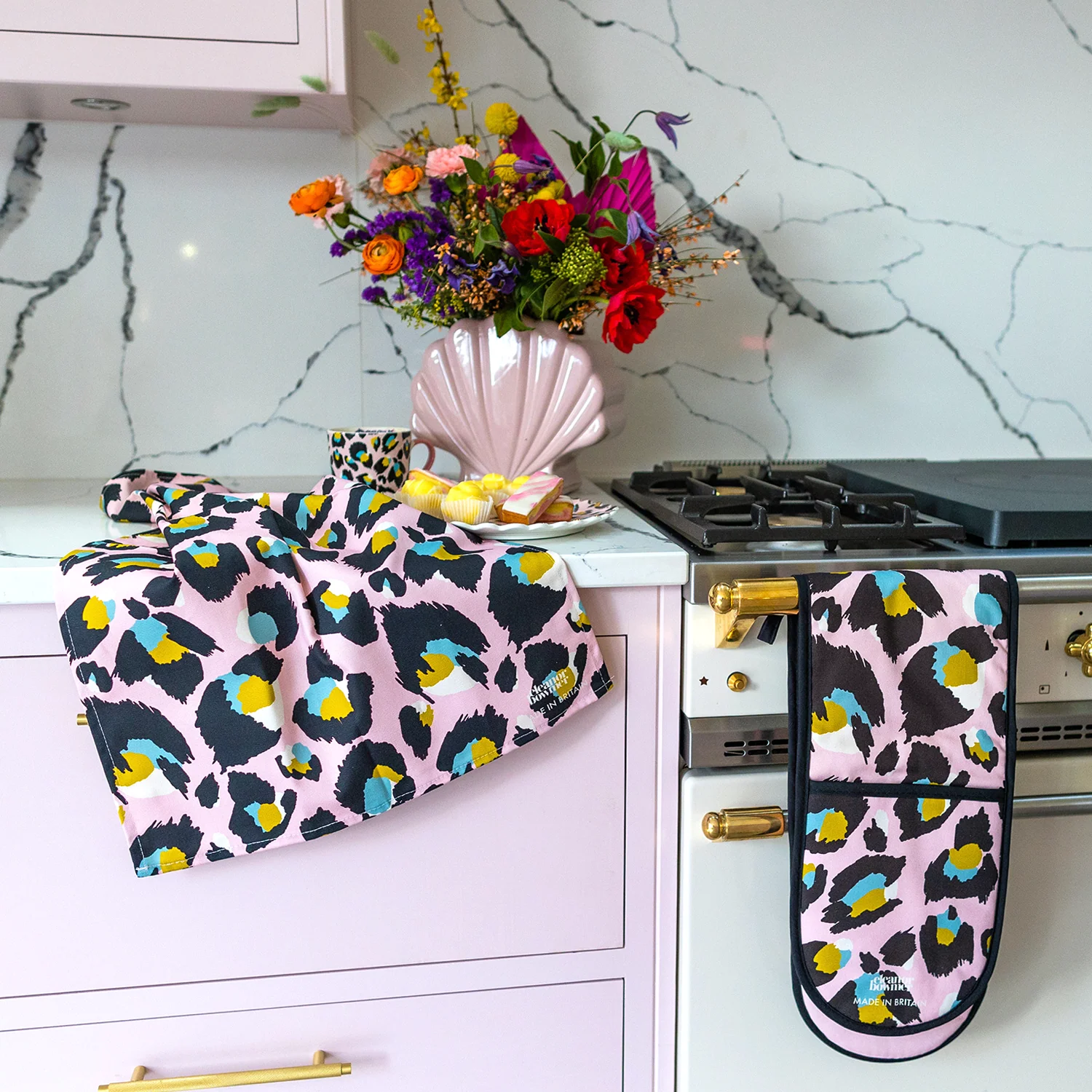 Pink Leopard Print Oven Gloves - Image 4